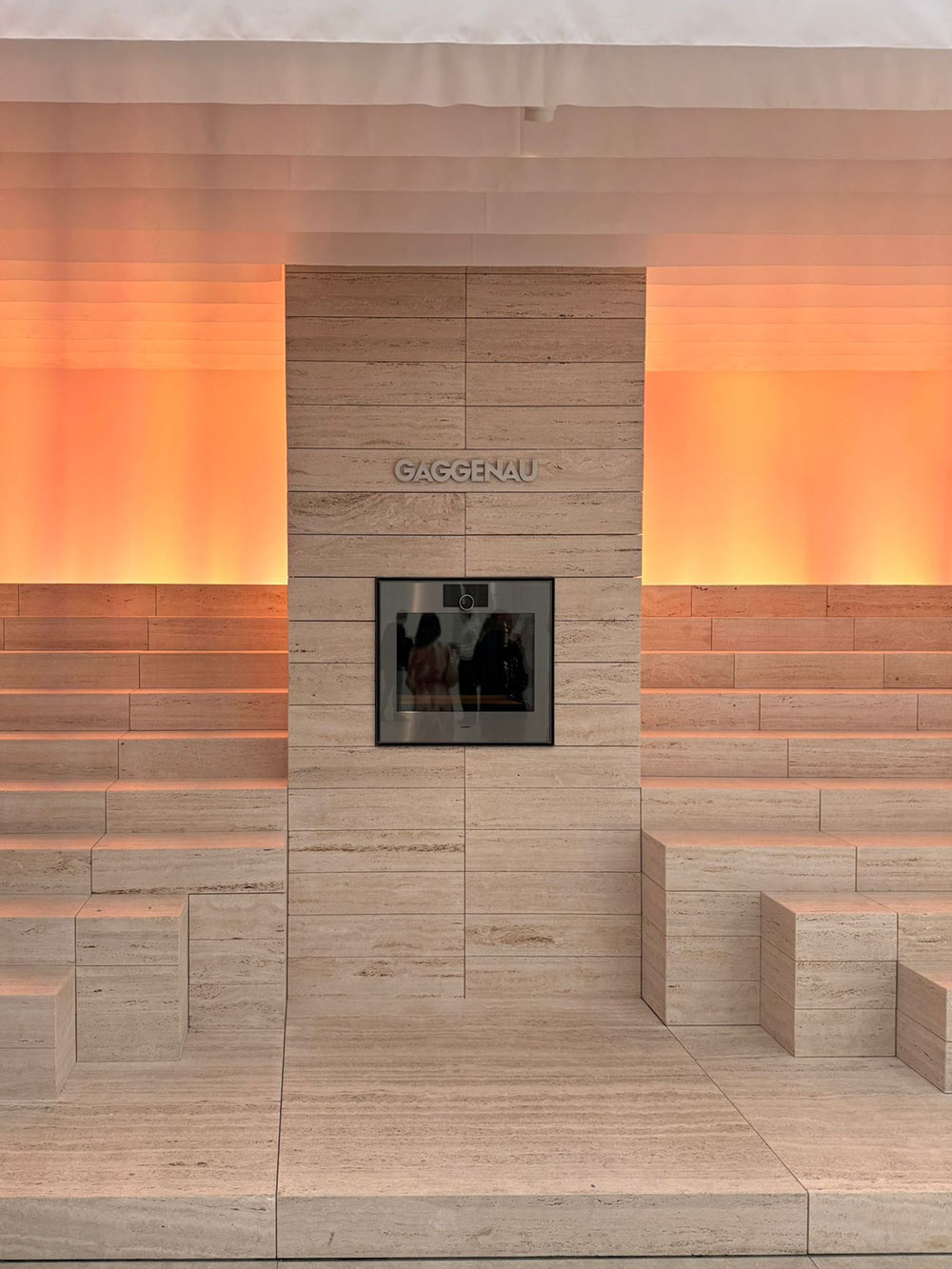 CITY KÜCHEN Berlin Inhaber David Ruder und Art Director Carlos Estevez waren auf der Design Week Mailand 2026, um die neuesten Innovationen und Trends im Bereich Küchen zu entdecken. Design Week setzt erneut wichtige Impulse für die internationale Designszene.